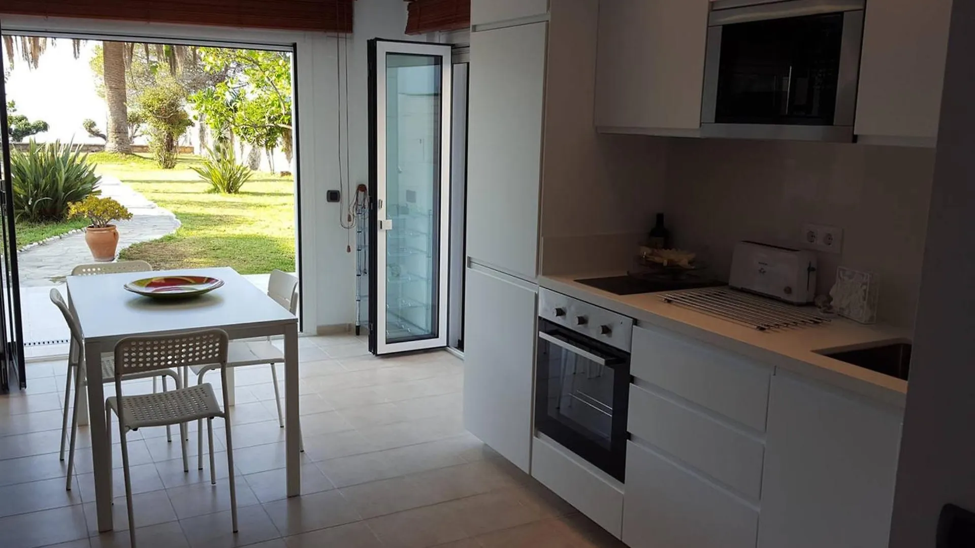 Spacious Apartment In Tarragona + Pool